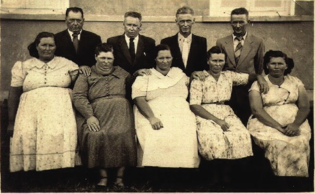 Irmãos Haverroth - foto 1951Maria, Fernando, Luzia, Rodolfo, Verônica, Felipe, Marta, Antônio, Helena.