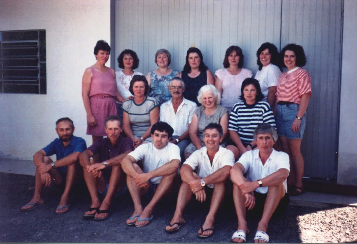Terezinha, Maristella, Salomé, Beatriz, Valéria, Ana, BernardeteMaria, Gabriel, Marta, Áuria,Nilo, José, Carlos, Osmar, Anísio Marcos. Foto 1992.
