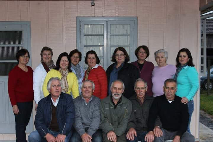 Valéria, Maria, Bernardete, Ana, Beatriz, Áuria, Terezinha, Salomé, Maristella.Anísio, Osmar, Nilo, José, Carlos. Foto 2014