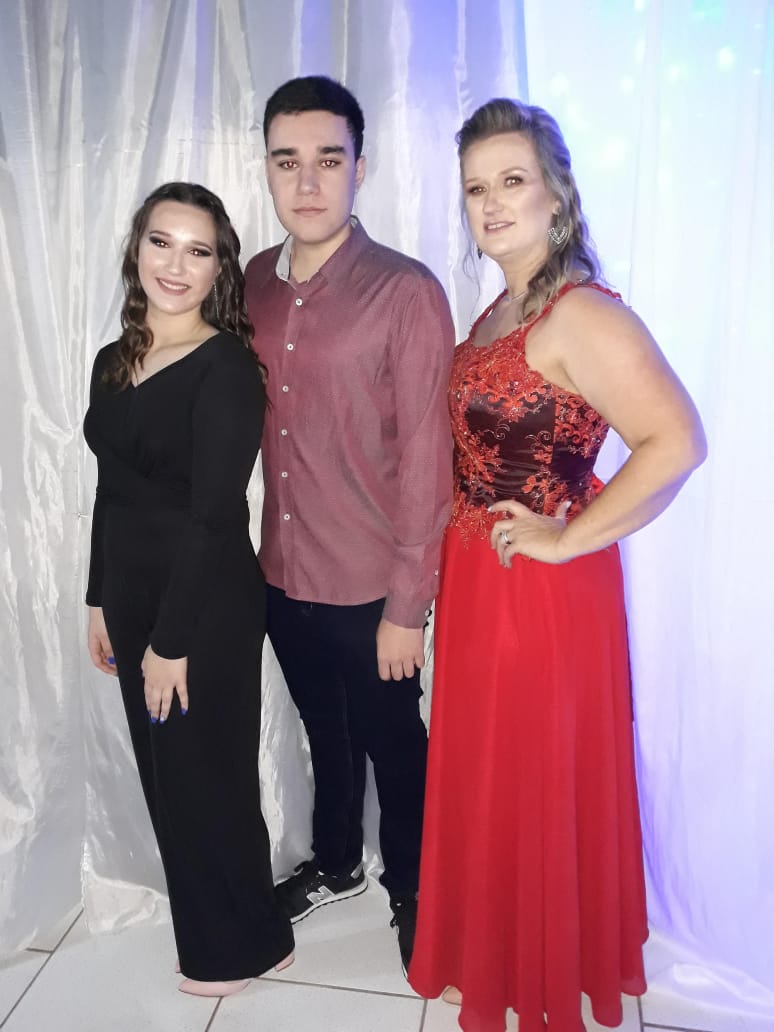 Mariana, Mateus e Vera Lúcia. Foto 2019.