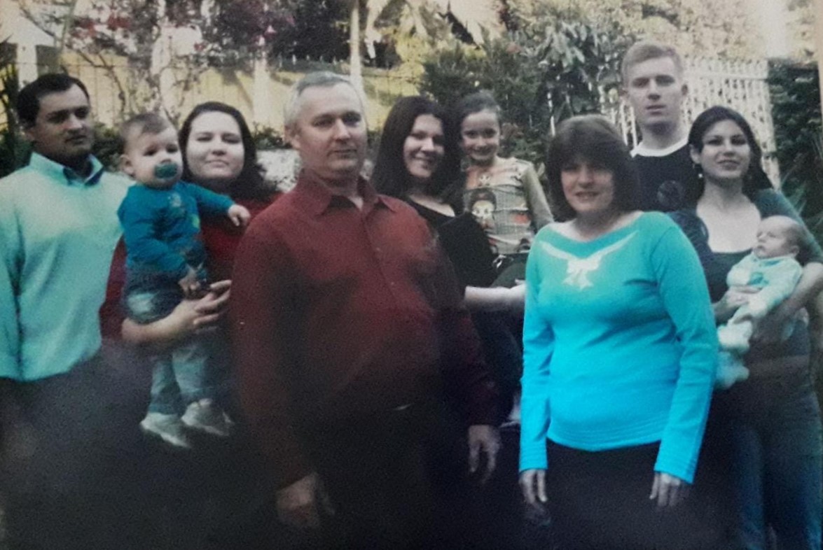 Salézio, Felipe, Aline, Osmar, Francine, Thaís Cristina, Leonita, Eduardo, Juliana, Vitor Eduardo. Foto 2006.